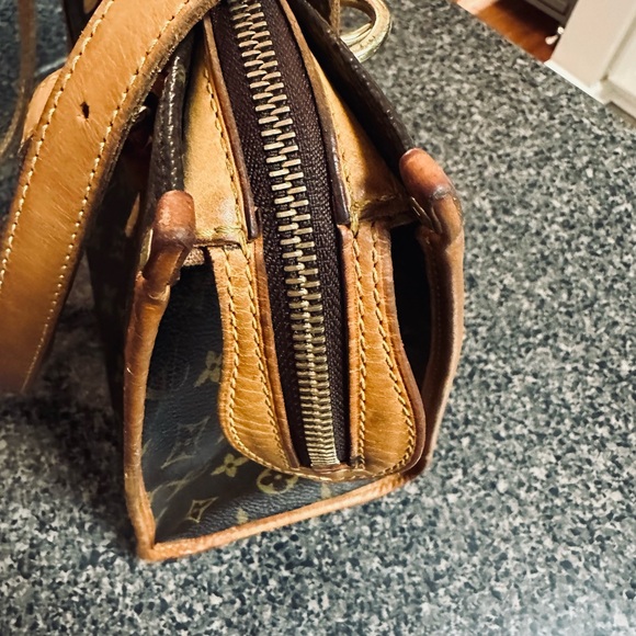 Louis Vuitton Popincourt Haut Tote Bag - Picture 5 of 16